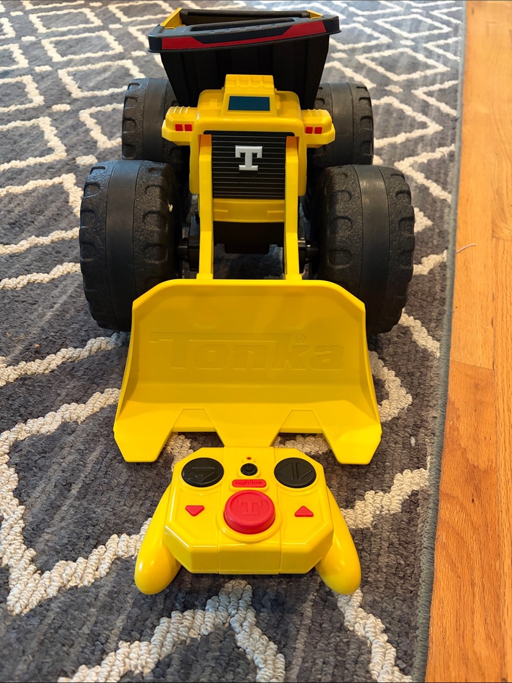 Tonka Yellow Remote Control Bulldozer Truck